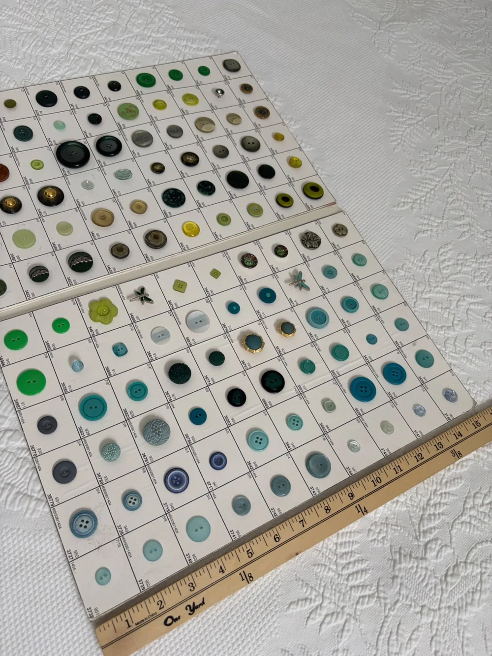 Vintage button collection salesman sample card 120 different buttons blue green